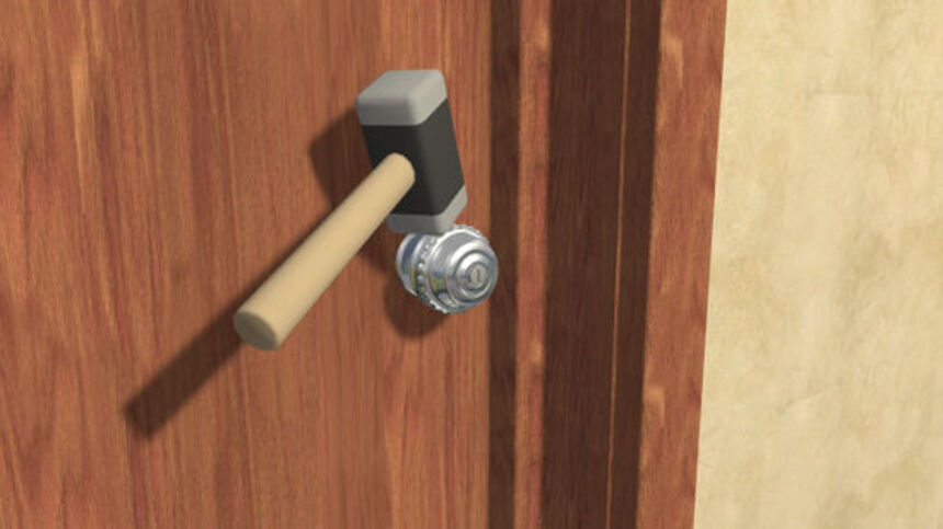 ouvrir une porte avec un marteau